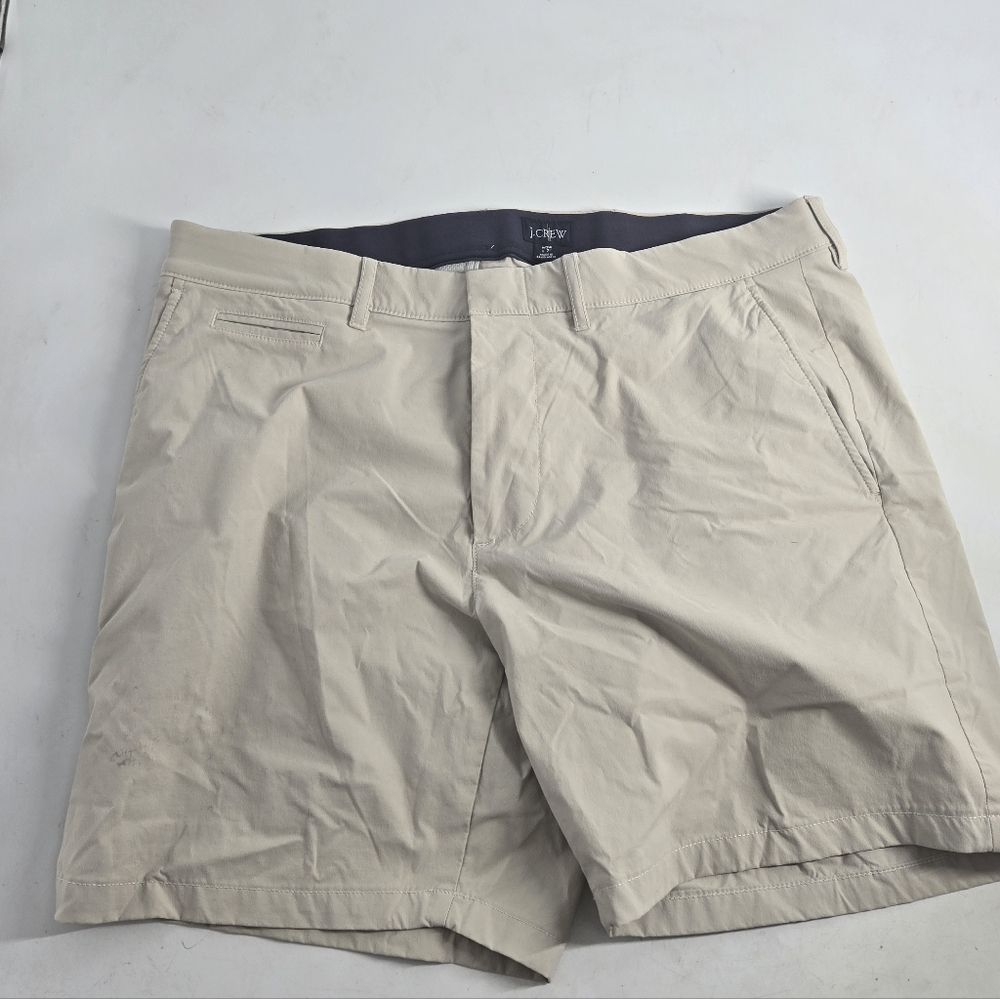 J Crew 7" Tech Short 34W Flaw